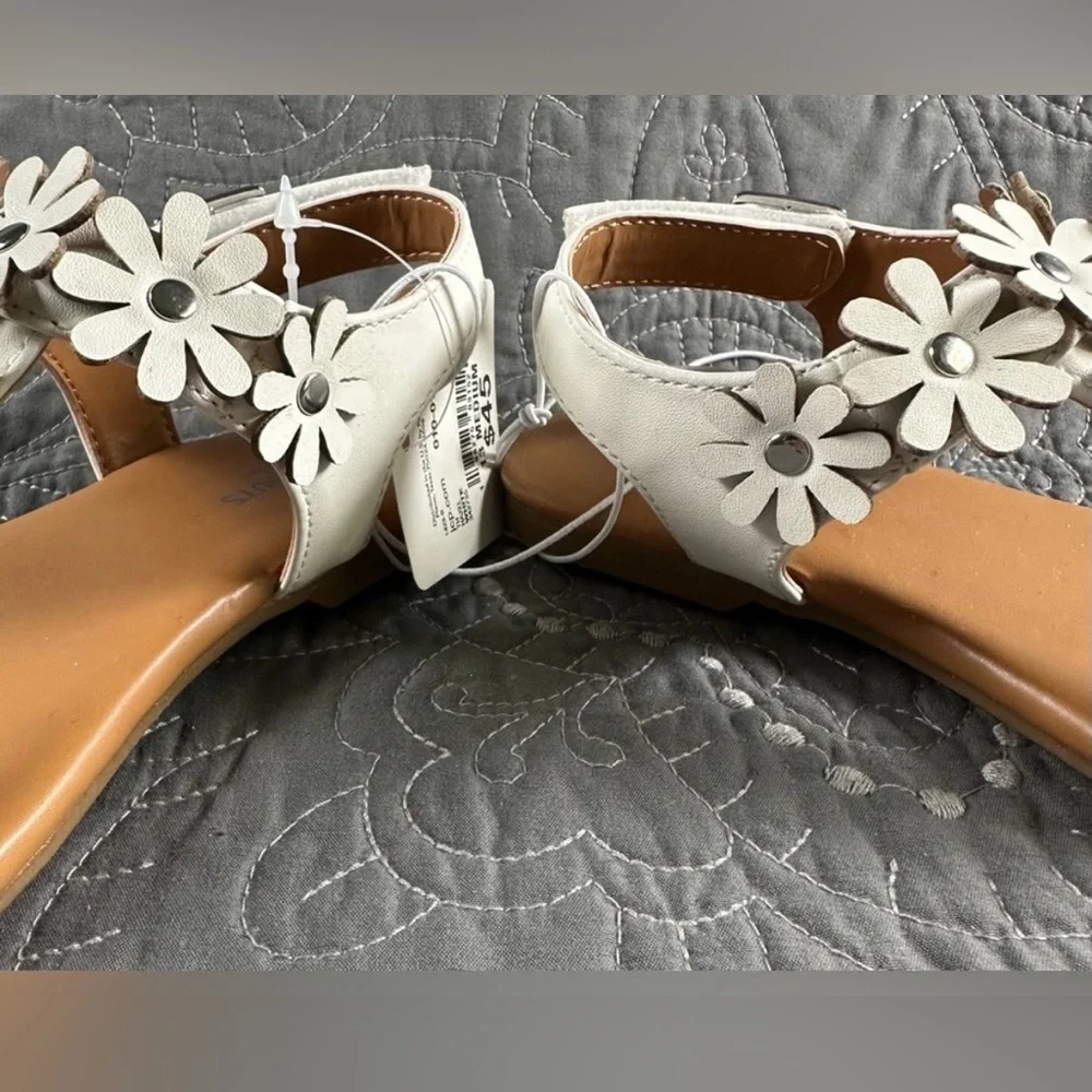 Thereabouts Big Girls White Hazel Adjustable Strap Flat Sandals Big Girls 4